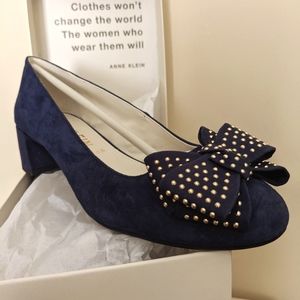 Anne Klein size 11, 2 inch block heel.
